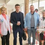 Единороссы Светлогорска присоединились к благотворительной акции «Красная гвоздика»