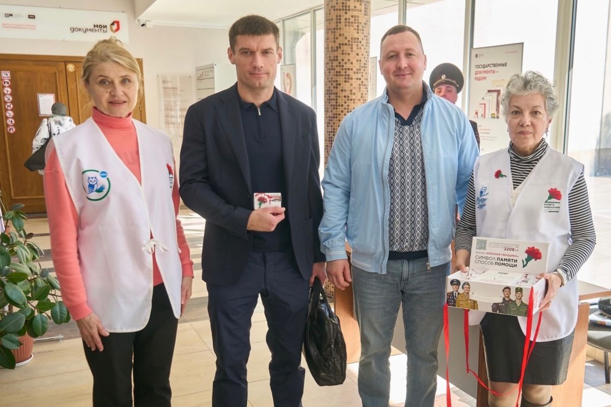 Единороссы Светлогорска присоединились к благотворительной акции «Красная гвоздика»