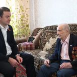 Виталий Хоценко и депутаты от «Единой России» поздравили ветеранов с наступающим Днём Победы