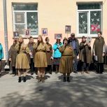 Единороссы поздравили жителей поселка Тайжина с Днем Победы