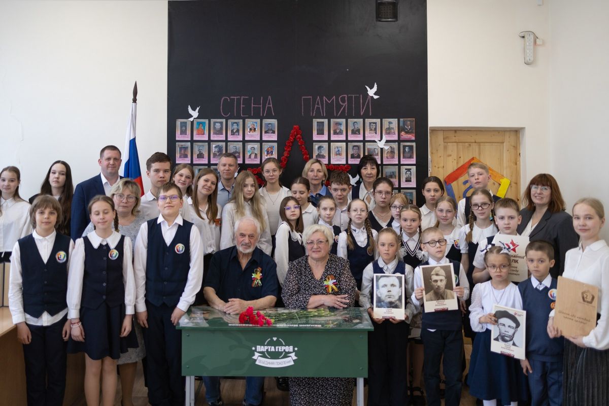 В Кирове открыли «Парту Героя» в честь поэта-фронтовика Овидия Любовикова