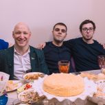 Депутат Гасан Османов посетил семью участника СВО в преддверии Дня Победы