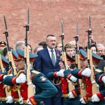 Виктор Пинский возглавил делегацию ВКП на церемонии возложения цветов к Могиле Неизвестного Солдата в Москве