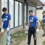 Молодогвардейцы ЛНР помогают жителям Старобельска после удара по колледжу и общежитию