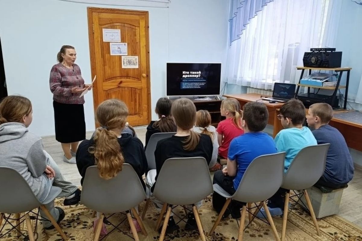 С воспитанниками «Ельниковского социально-реабилитационного центра для несовершеннолетних» проведена беседа «Как не стать жертвой или соучастником денежной махинации»