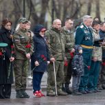 Участники автопробега побывали у десяти памятников Тюмени