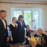 Накануне 9 Мая, депутат ЗСК Игорь Брагарник почтил подвиг ветеранов