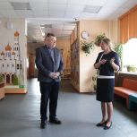 Павел Сайдачаков помог приобрести технику в класс информатики в школе № 2 Петропавловска-Камчатского