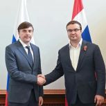 Сергей Кравцов и Виталий Хоценко обсудили строительство и обновление образовательных объектов Омской области