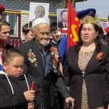 Школьники устроили праздник для ветерана из Высокогорского района