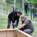В ЛНР «Единая Россия» запустила акцию по благоустройству уличных детских площадок