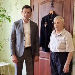 Депутат Госдумы Игорь Антропенко поздравил омского ветерана Василия Ивановича Смирнова с приближающимся Днём Победы