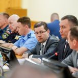 Юные хоккеисты при содействии депутата получат новый автобус