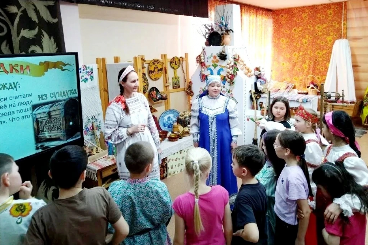 «Единая Россия» провела для школьников Нового Уренгоя (ЯНАО) мастер-классы и лекции о традициях Древней Руси