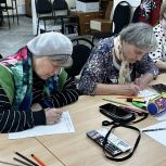 В Соколиной Горе активисты «Единой России» написали письма для бойцов СВО