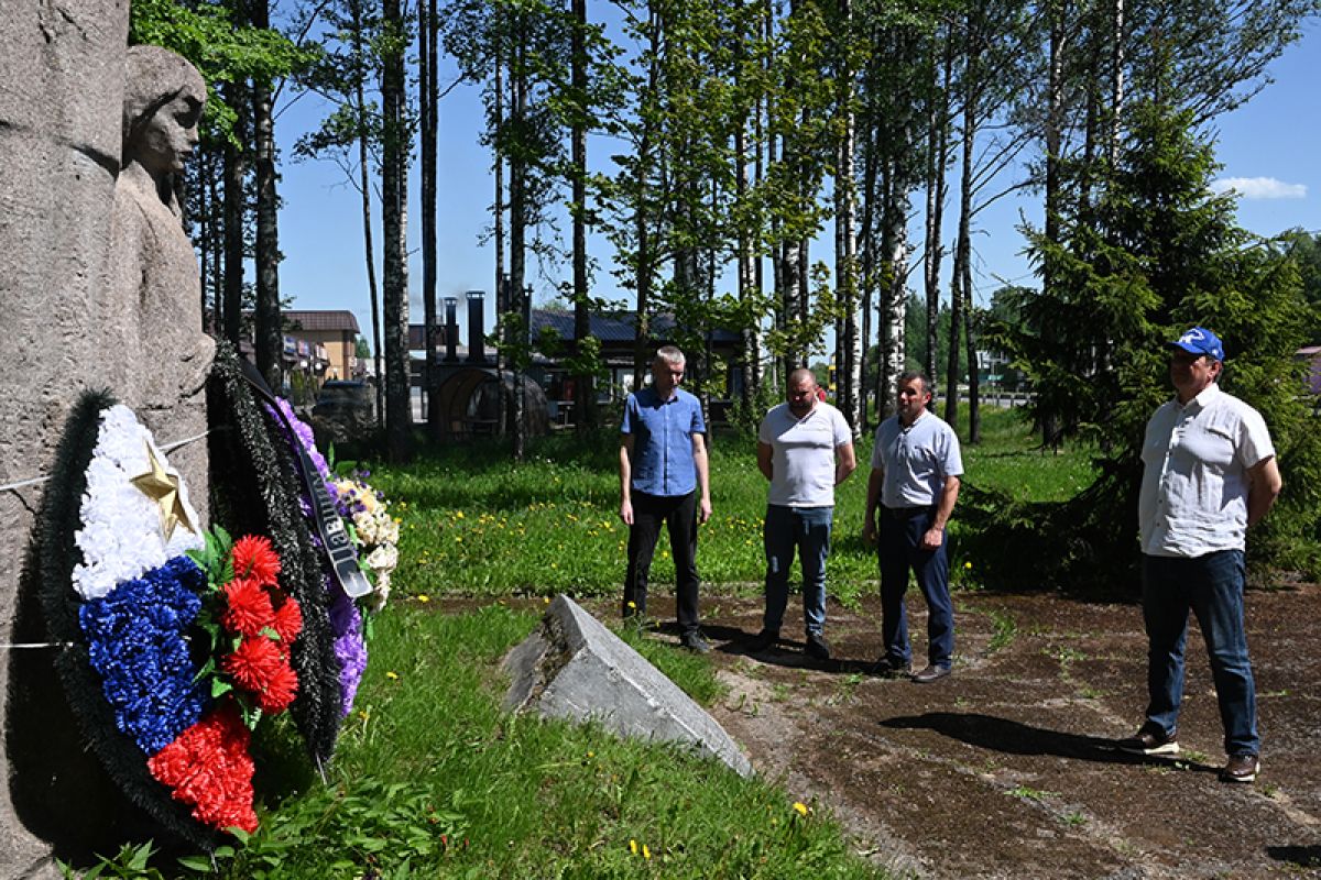 Памятник воинам у трассы в Каменке отреставрируют при поддержке «Единой России»