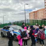При поддержке «Единой России» для первоклассников Нового Уренгоя ЯНАО провели занятие по ПДД