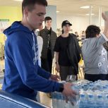 Активисты «Молодой Гвардии Единой России» помогают пострадавшим после атаки ВСУ на Чебоксары