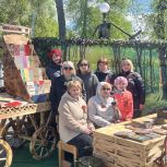 Инсталляцию «Библиотека на лесной опушке» создали ютазинские единороссы