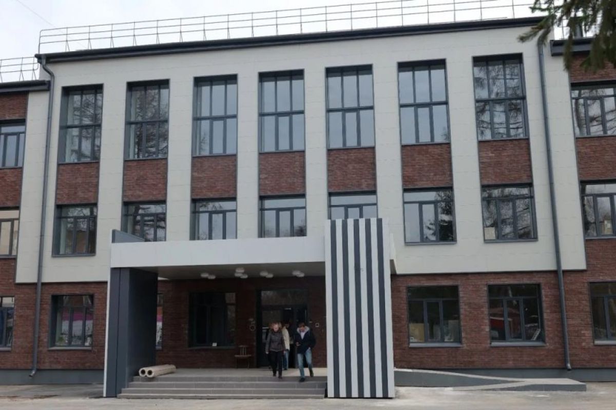 В Кузбассе при поддержке «Единой России» капитально отремонтируют 15 школ
