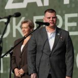 Герой России Эдуард Казымов наградил победителей военно-патриотической игры «Зарница» в СЗАО