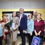Единороссы поздравили югорчан с Днём радио