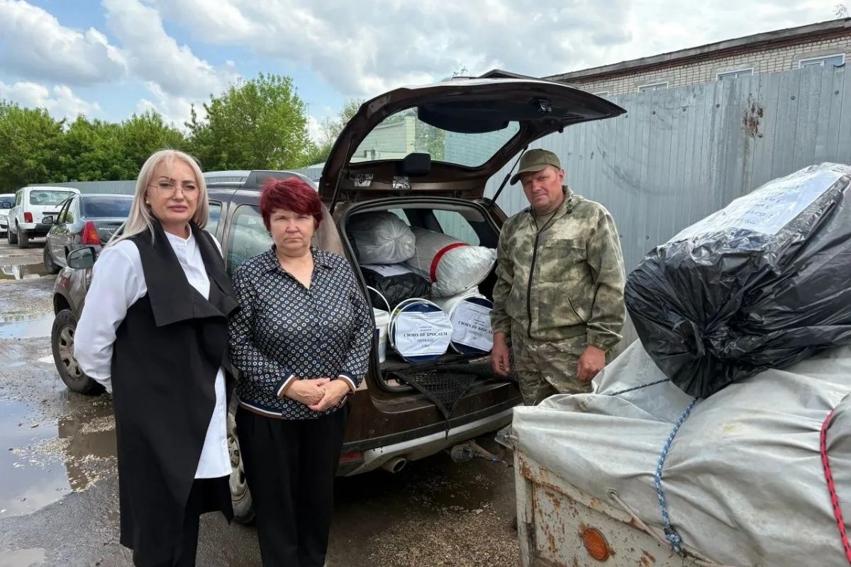 Жители Самойловского района отправили землякам на СВО гуманитарную помощь