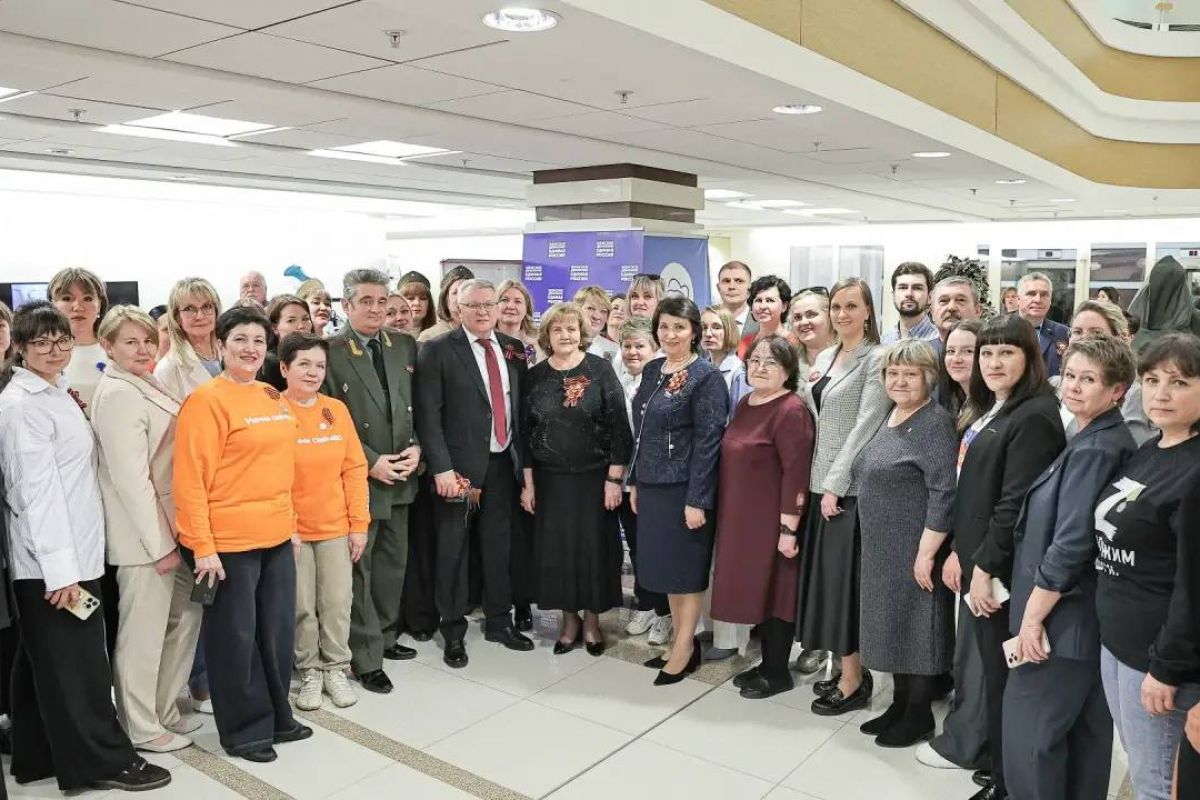 «Женское движение Единой России» организовало в Екатеринбурге выставку изделий для бойцов СВО