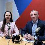 Александр Козловский поздравил радиостанции региона с профессиональным праздником