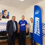 Депутат Госдумы Леонид Симановский передал подарки для детей из Снежного