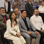 Председатель ЗСК Юрий Бурлачко вручил кубанским журналистам награды ЗСК