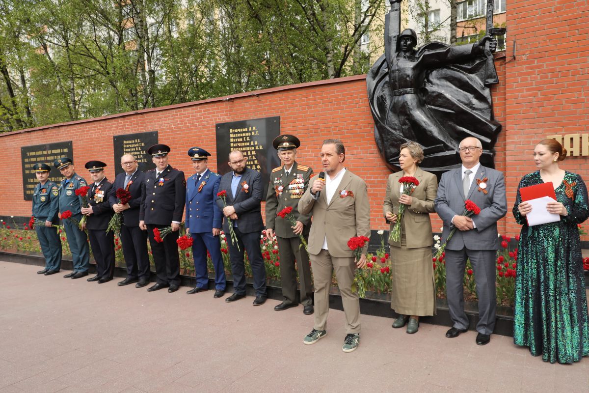 Патриотическая акция «Победный май» прошла в районе Северное Тушино у мемориала героям-панфиловцам