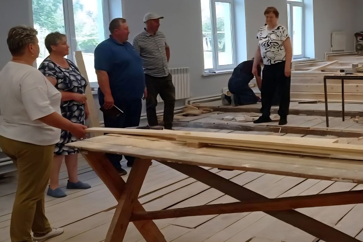 Партийцы Большеигнатовского района провели осмотр Дома культуры