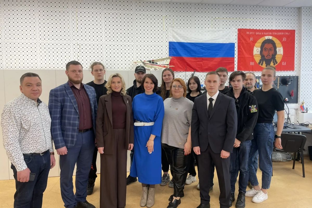 Активистки «Женского движения Единой России» посетили новый штаб Всероссийского волонтерского проекта «Золотые руки Ангела»
