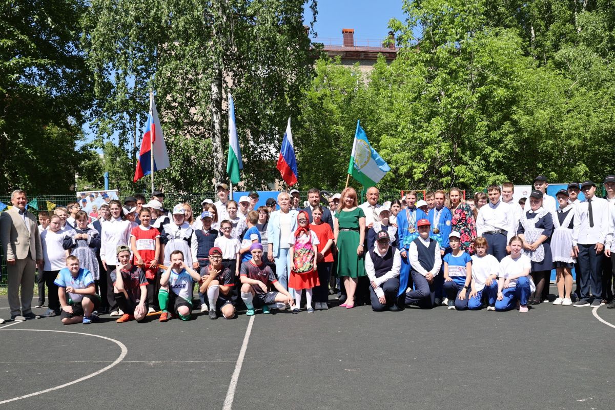 Рима Баталова вручила спортивный инвентарь воспитанникам уфимской коррекционной школы № 59