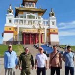 «Единая Россия» организовала для жителей Элисты спортивную зарядку с чемпионом