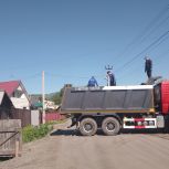 Партия рядом: Молодогвардейцы Горно-Алтайска помогли пострадавшим от пожара.