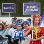 Татьяна Ильюченко и Ирина Солнцева поприветствовали участниц женского турнира по футболу «Лига мам - Народы Сибири»