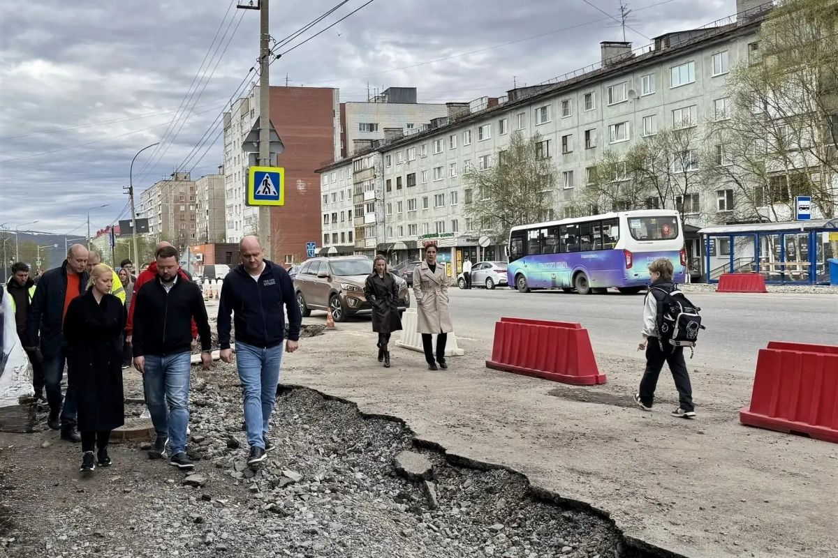 В Мурманске проверили ход ремонта дорог в рамках общественного контроля