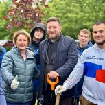 Депутат Госдумы Светлана Разворотнева приняла участие в высадке деревьев в рамках фестиваля добрососедства в районе Нагатино-Садовники