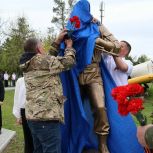 В Сальском районе при поддержке «Единой России» открылся монумент в честь павших при выполнении боевых задач участников СВО
