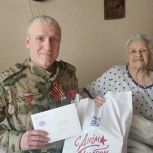 Памятные подарки, цветы и слова благодарности: «Единая Россия» в регионе поздравляет ветеранов с Днем Победы