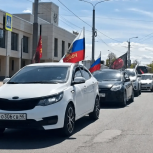 В честь Великой Победы костромичи провели автопробег со Знаменем Победы