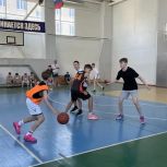 В Октябрьском районе наградили победителей турнира по стритболу