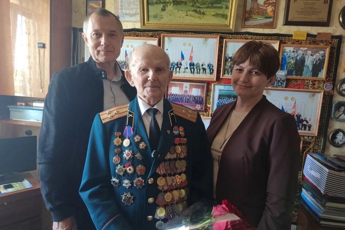 Спортивные состязания, акции в автобусах и визиты к ветеранам: «Единая Россия» поздравляет фронтовиков с 81-й годовщиной Великой Победы