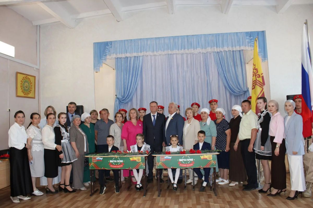 В МБОУ «Урмаевская СОШ» состоялось торжественное открытие «Парты Героя» в рамках партийного проекта «Единая Россия» «Новая школа»