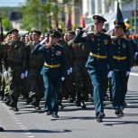 Торжественный марш ко Дню Победы прошел у Дома правительства Адыгеи