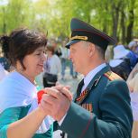 «Единая Россия» в Воронеже провела акцию «Вальс Победы»