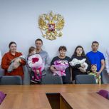 В Певеке чествовали семьи, в которых в апреле родились дети
