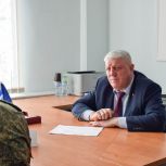 Сенатор Алексей Наумец провёл майский приём граждан в Пскове